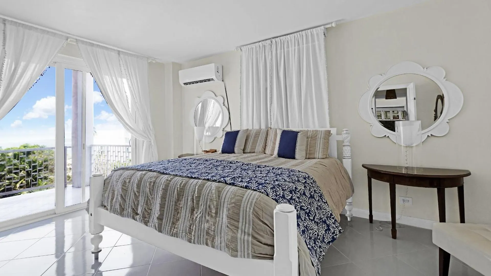 Wave Song - Stunning Apartment On Beach With Pool Nassau