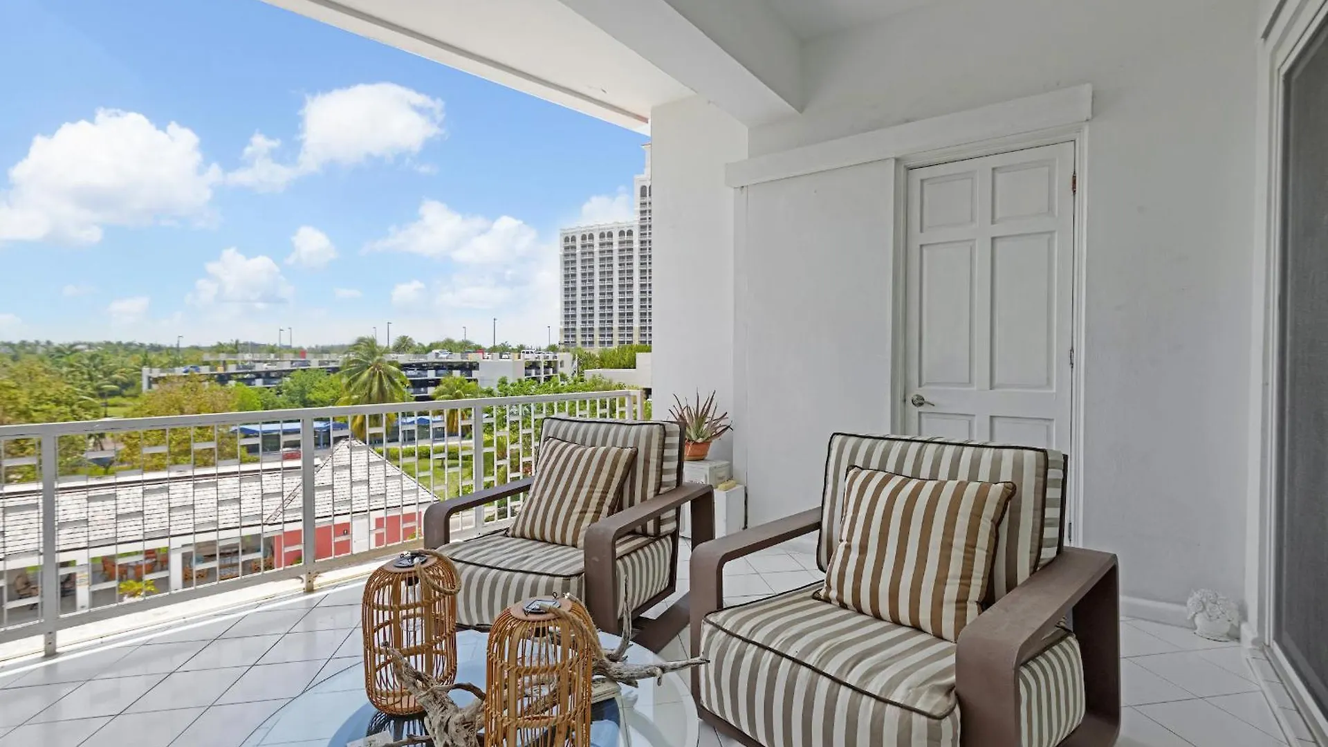 Wave Song - Stunning Apartment On Beach With Pool Nassau