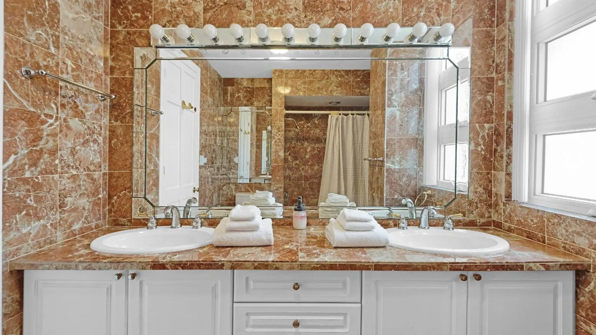 Wave Song - Stunning Apartment On Beach With Pool Nassau Bahamas